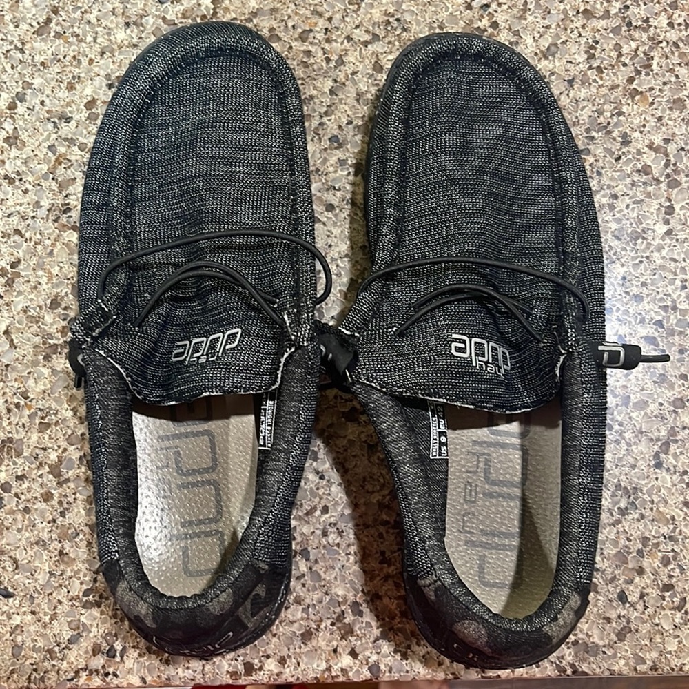 Hey Dude Size 9